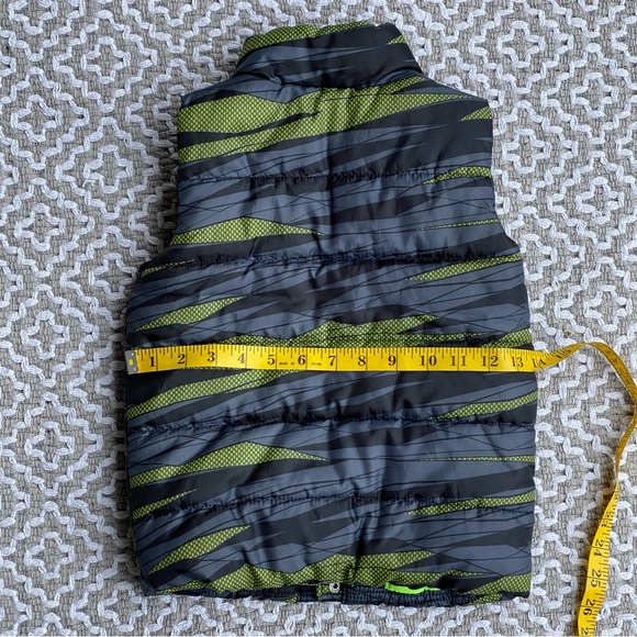 PUMA KID’S PUFFER VEST CAMO SIZE SMALL 6 BLACK GRAY YELLOW WINTER EUC - Picture 5 of 11